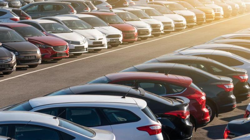Mercato auto 2026: tra transizione elettrica e ritorno dell’ibrido, cosa scelgono davvero gli italiani