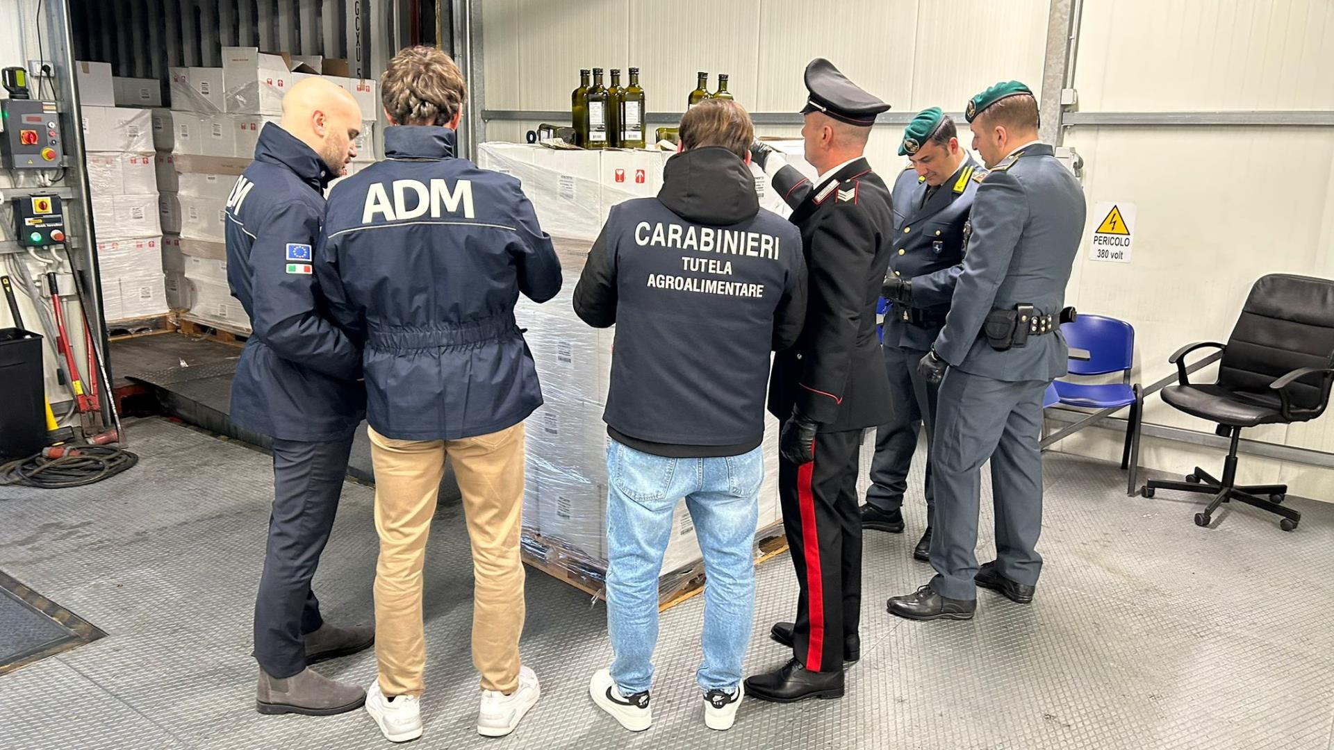 Sequestro olio extravergine a Salerno: bloccate 18 tonnellate, denunciato imprenditore