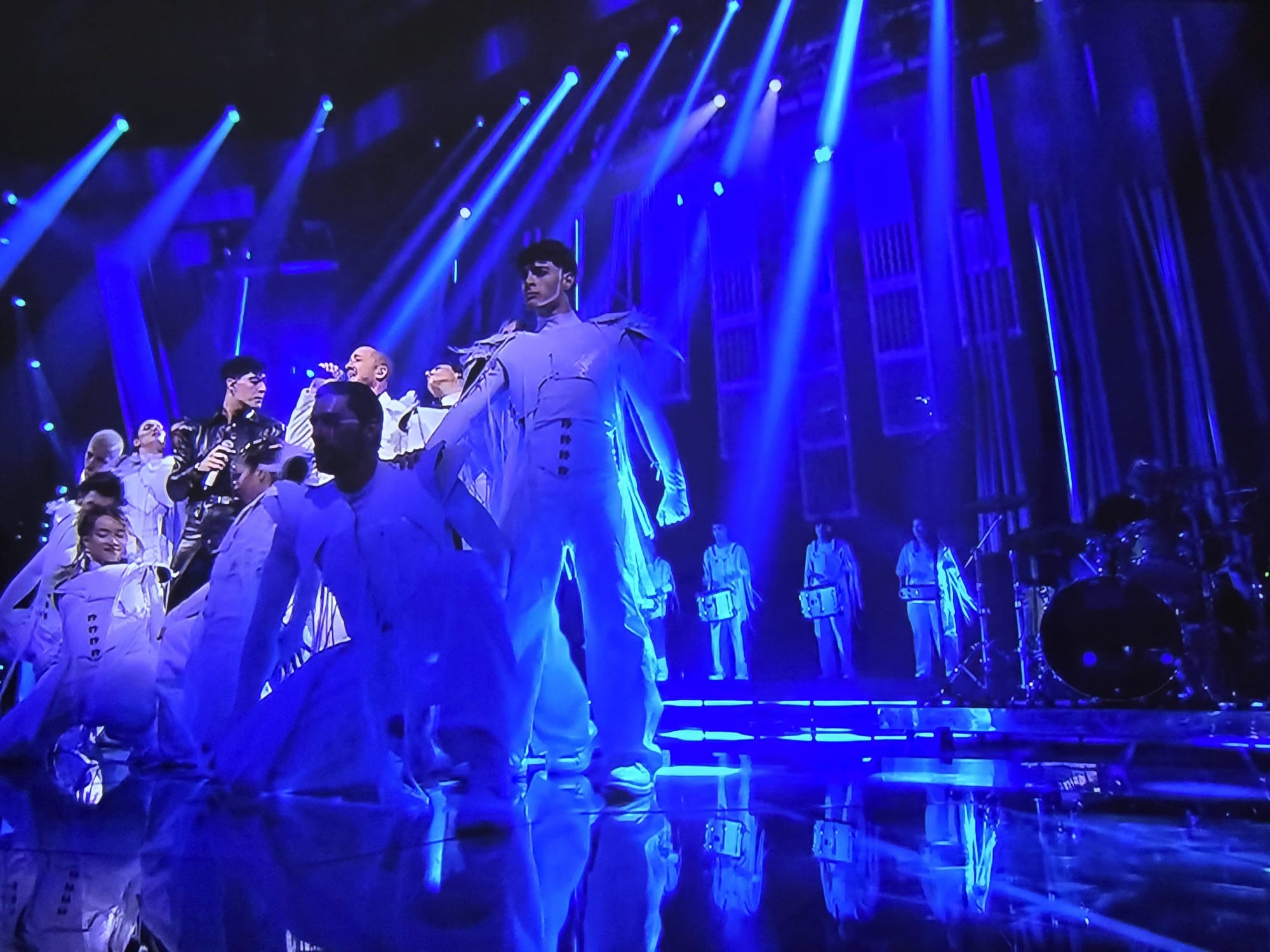 Pierpaolo Monzillo, ballerino di Atena Lucana: dopo il successo di Amici sul palco di Sanremo con Raf e The Kolors