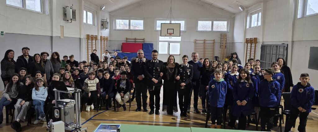 Caggiano, mattinata educativa contro bullismo e violenza: carabinieri e scuola insieme per sensibilizzare i ragazzi