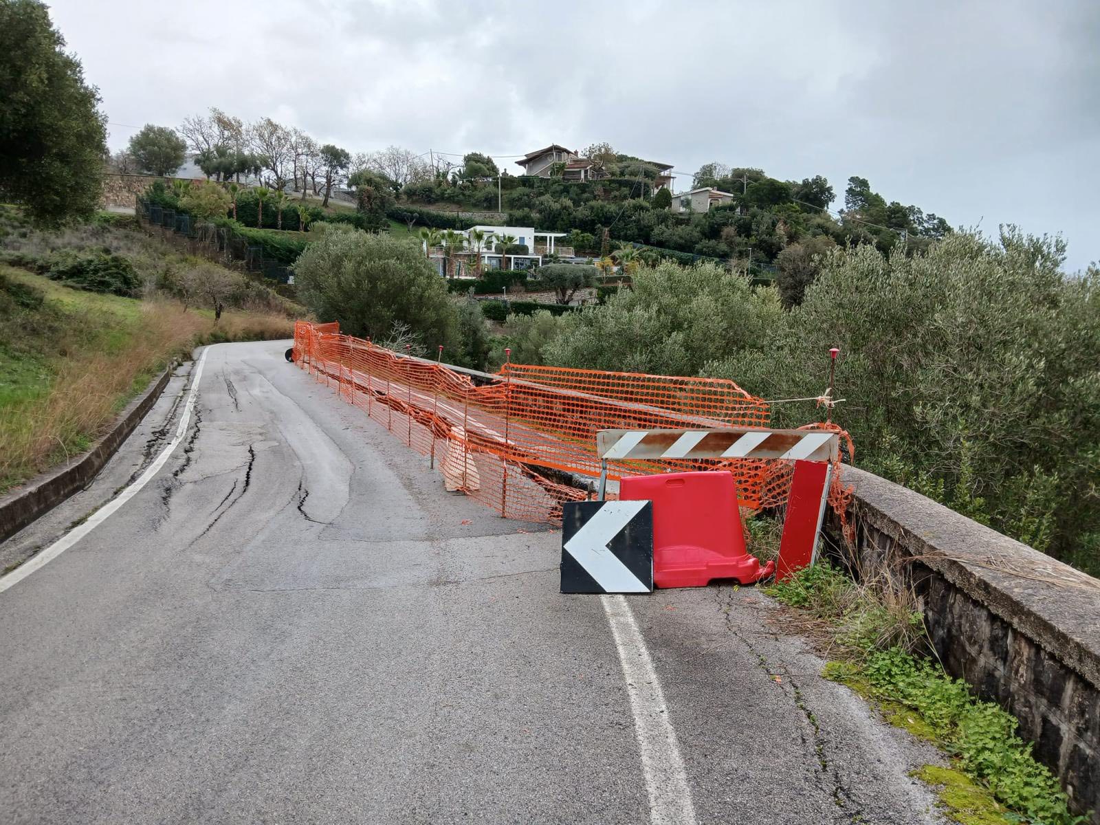 Maltempo, frana a Santa Marina: chiusa la provinciale in località Salise
