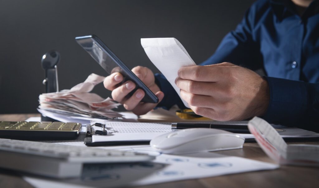 Ho ricevuto un bonifico sul mio conto per errore: posso disporre della somma o è reato?