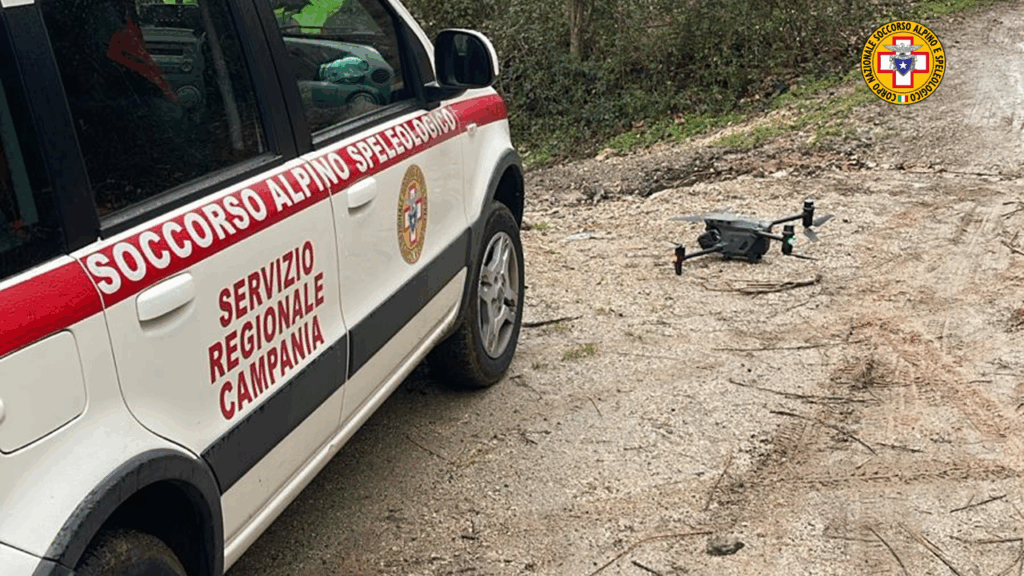 Droni, volontari e soccorso alpino cercano da giorni un uomo disperso nel salernitano