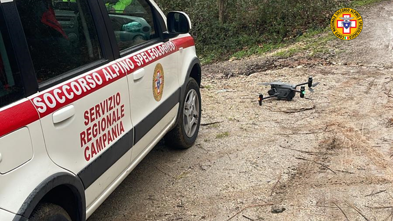 Droni, volontari e soccorso alpino cercano da giorni un uomo disperso nel salernitano