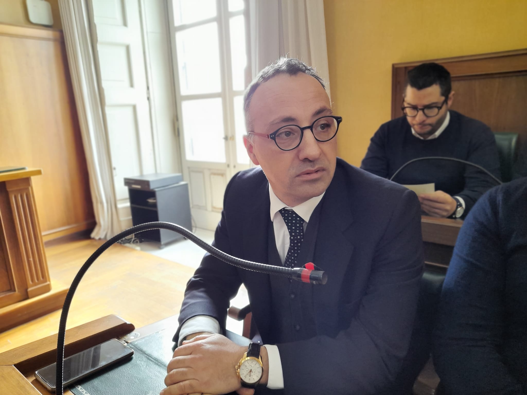 Provincia di Salerno, deleghe in arrivo ai consiglieri mentre infuria lo scontro sul voto per il nuovo presidente