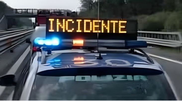 Incidente sulla SS18 a Salerno: carreggiata verso Napoli temporaneamente chiusa, traffico deviato