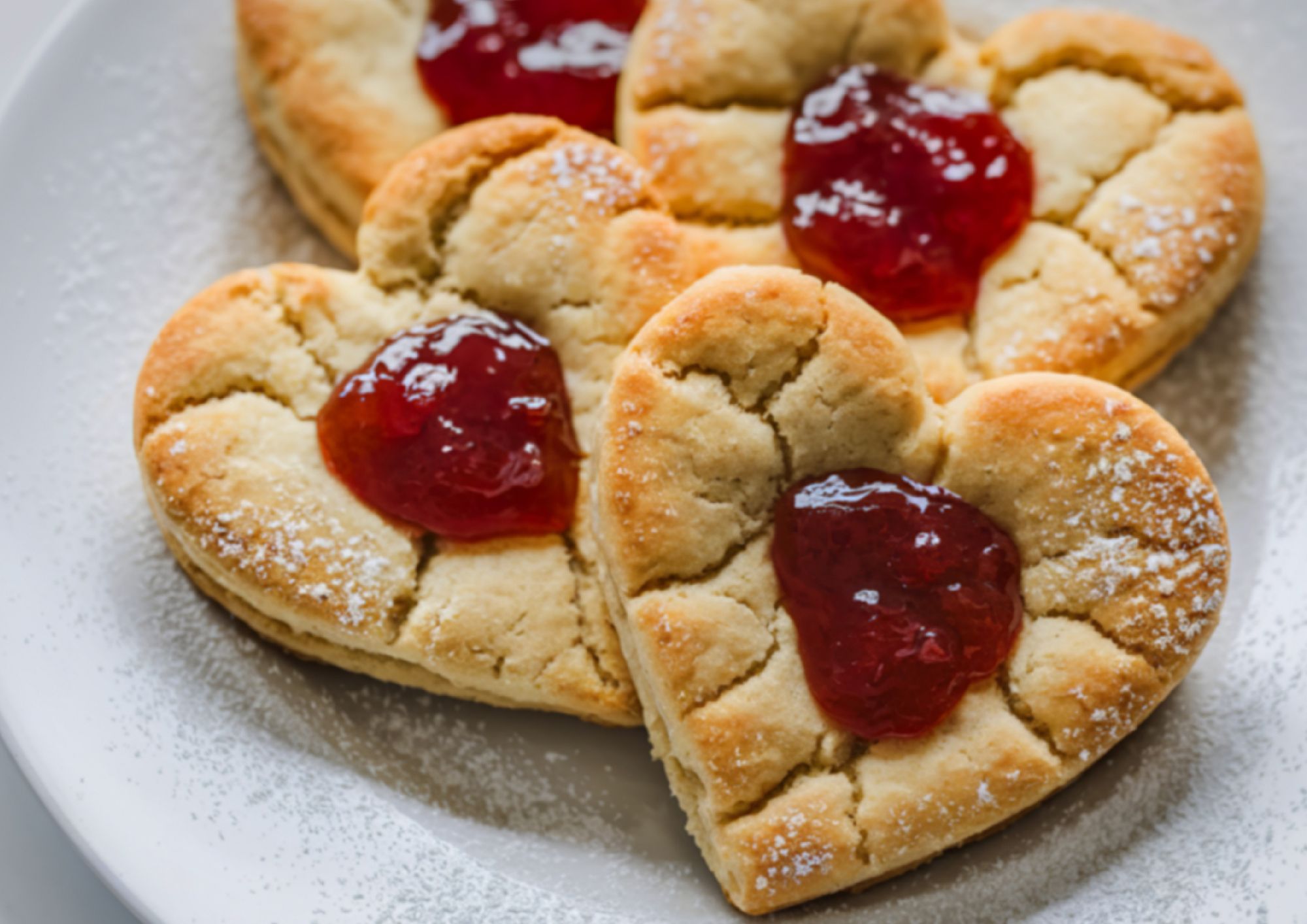 Biscotti di pasta frolla con marmellata: la dolce sorpresa per San Valentino