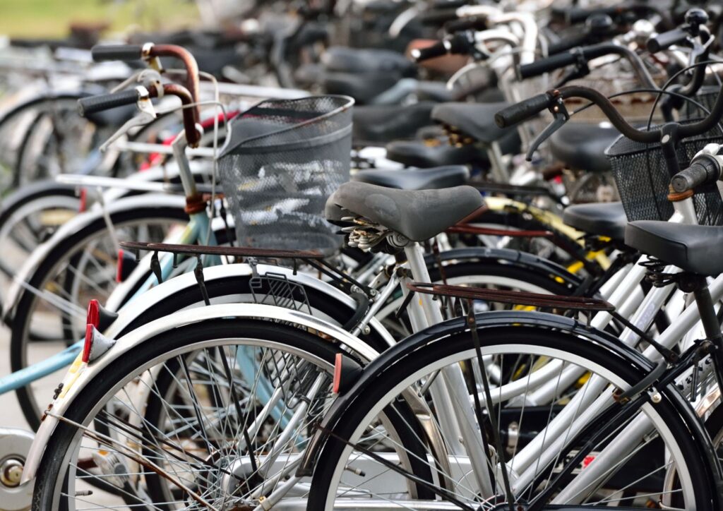 Codice della strada e biciclette: le regole da rispettare per pedalare in sicurezza