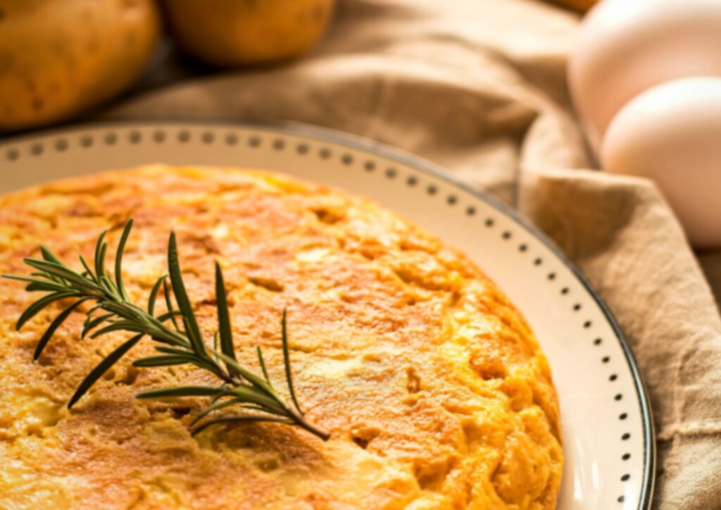 Cena veloce e senza stress: la ricetta semplice con uova e patate che salva la serata