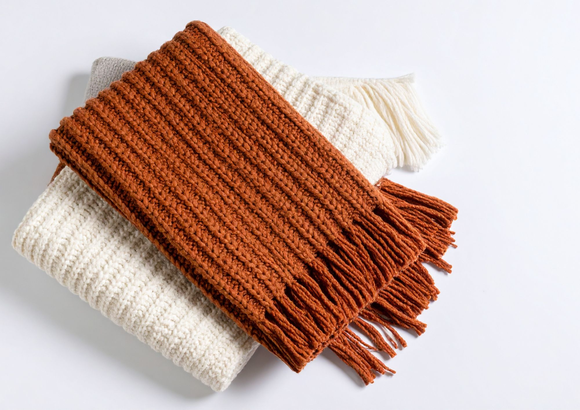 Sciarpe: l’accessorio must‑have dell’inverno 2025‑2026, come indossarle e i colori di tendenza