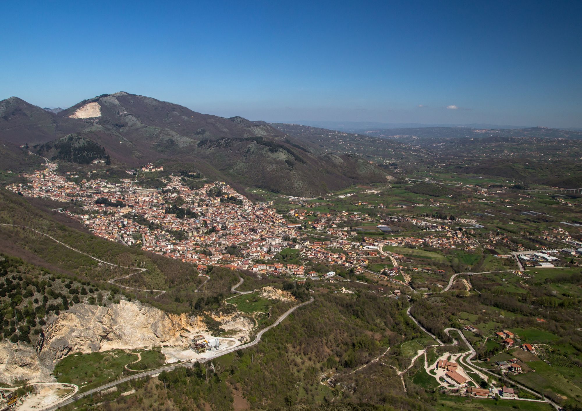 Irpinia, dai caciocavalli al Taurasi: viaggio nei sapori autentici dell’entroterra campano