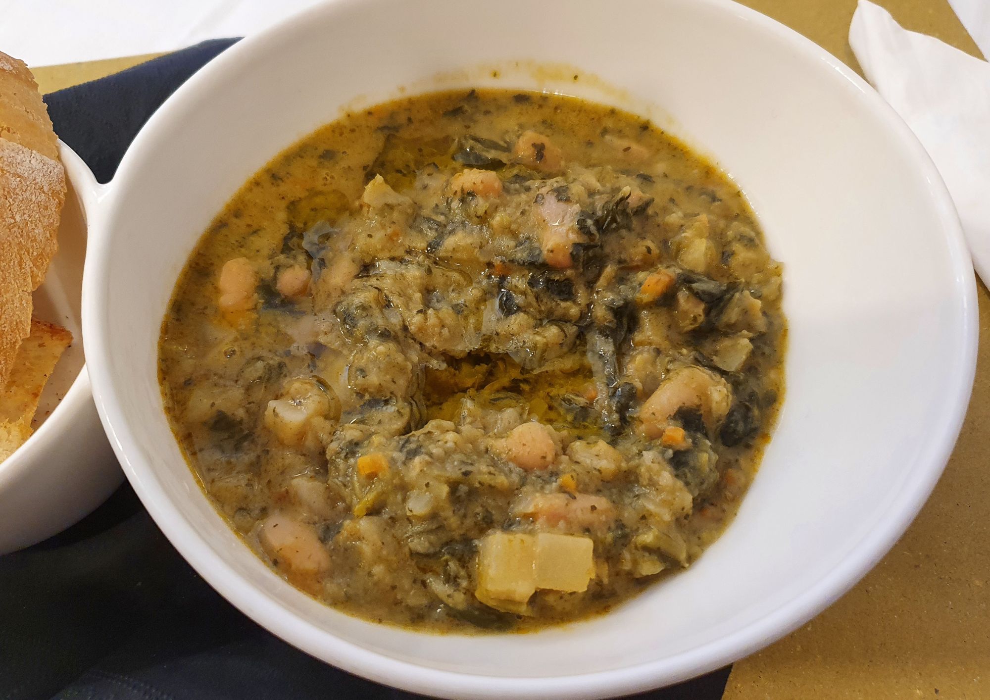 Dalla ribollita alla Licurdia: il fascino senza tempo delle zuppe, simbolo di tradizione e comfort food