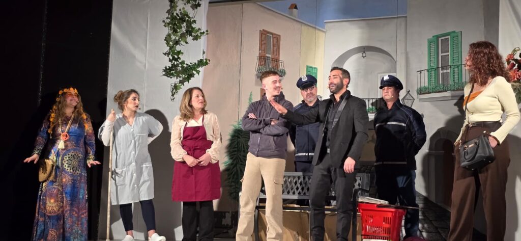 Marina di Camerota, il teatro che emoziona e riempie la sala: sold out per la Compagnia Stabile