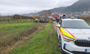 Incidente sulla tra Sala Consilina e Teggiano, anziano finisce fuori strada: estratto dai vigili del fuoco