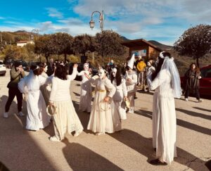 Maschere, suoni e polpette: a Cosentini rivive il Carnevale di una volta