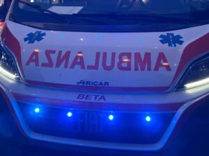 Trovato ferito sul ciglio della strada: è giallo a Eboli