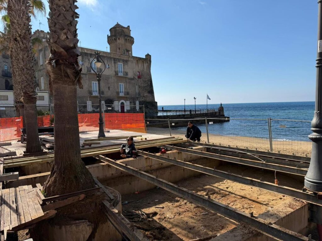 Santa Maria, interventi di ripristino sulla passeggiata del lungomare Guglielmini