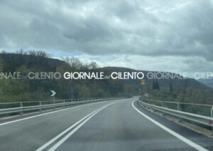 Lavori di manutenzione all’elettrodotto: senso unico alternato sulla Bussentina