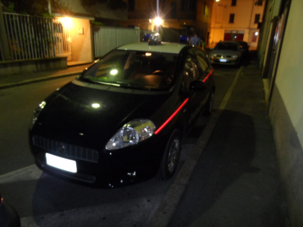 Agropoli, rientra a casa e trova i ladri: commerciante aggredito