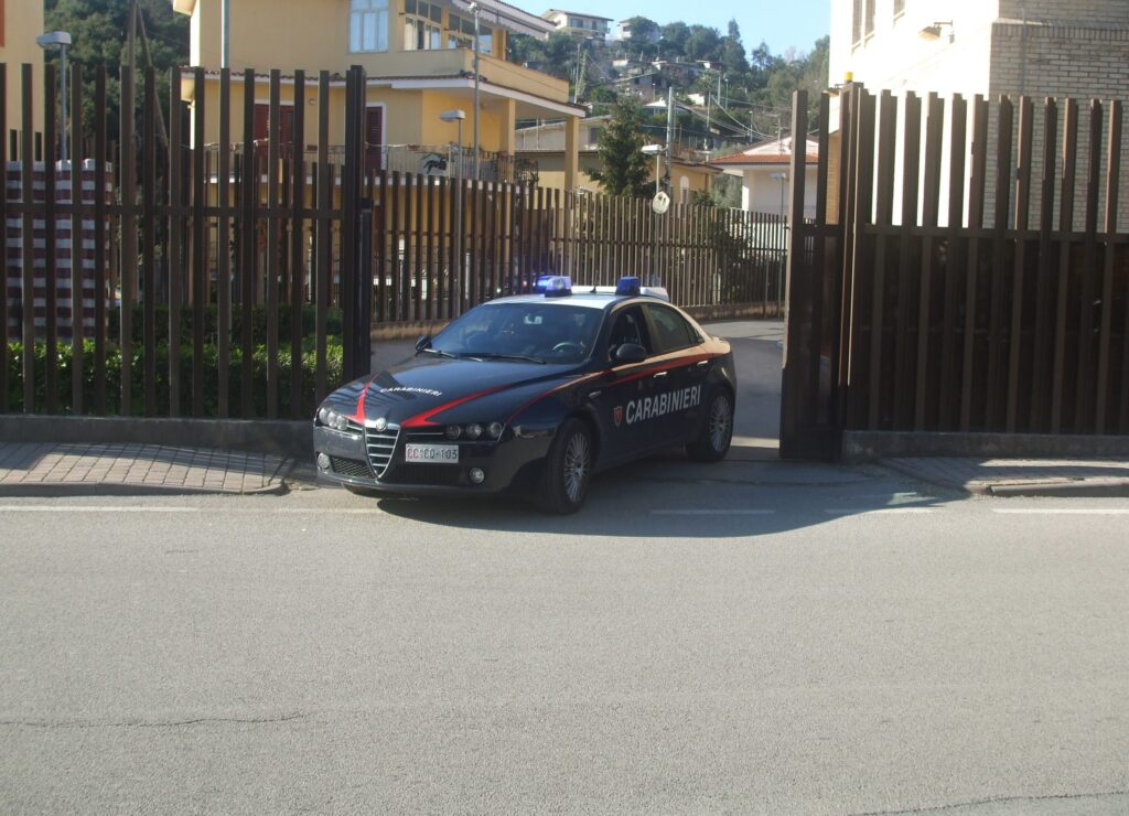 Sapri, minorenne pestato in piazza: denunciati quattro coetanei