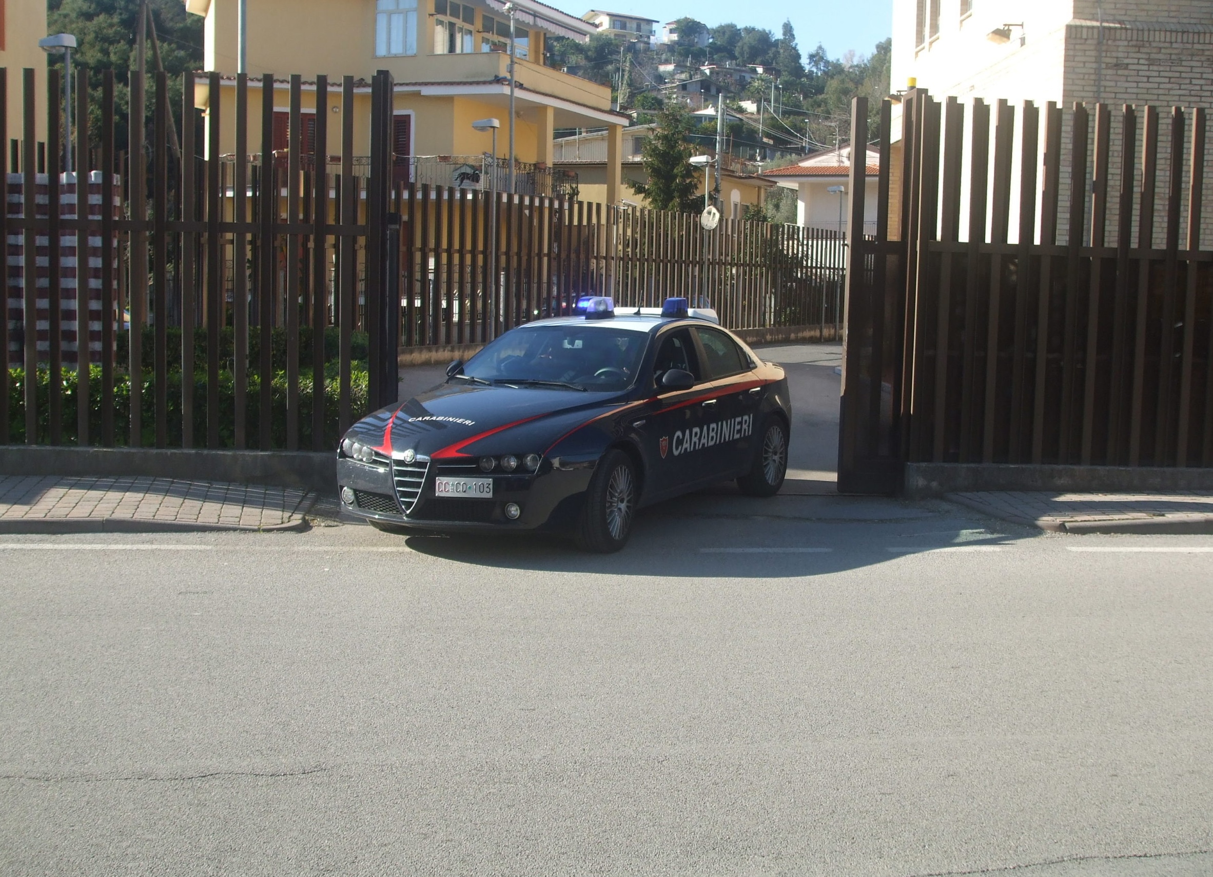 Sapri, minorenne pestato in piazza: denunciati quattro coetanei