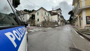 Castellabate, materiale esplosivo in abitazione: in azione gli artificieri