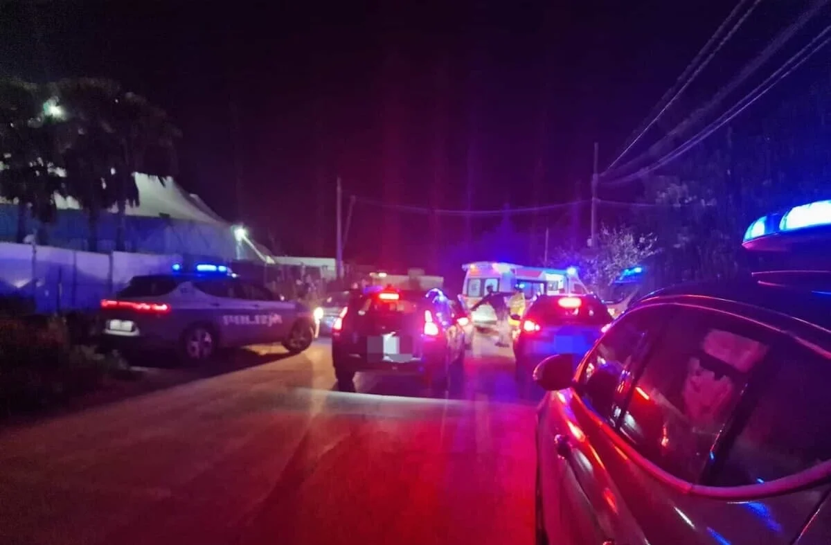 Tensione prima della sfilata dei carri: scazzottata nel giorno di Carnevale