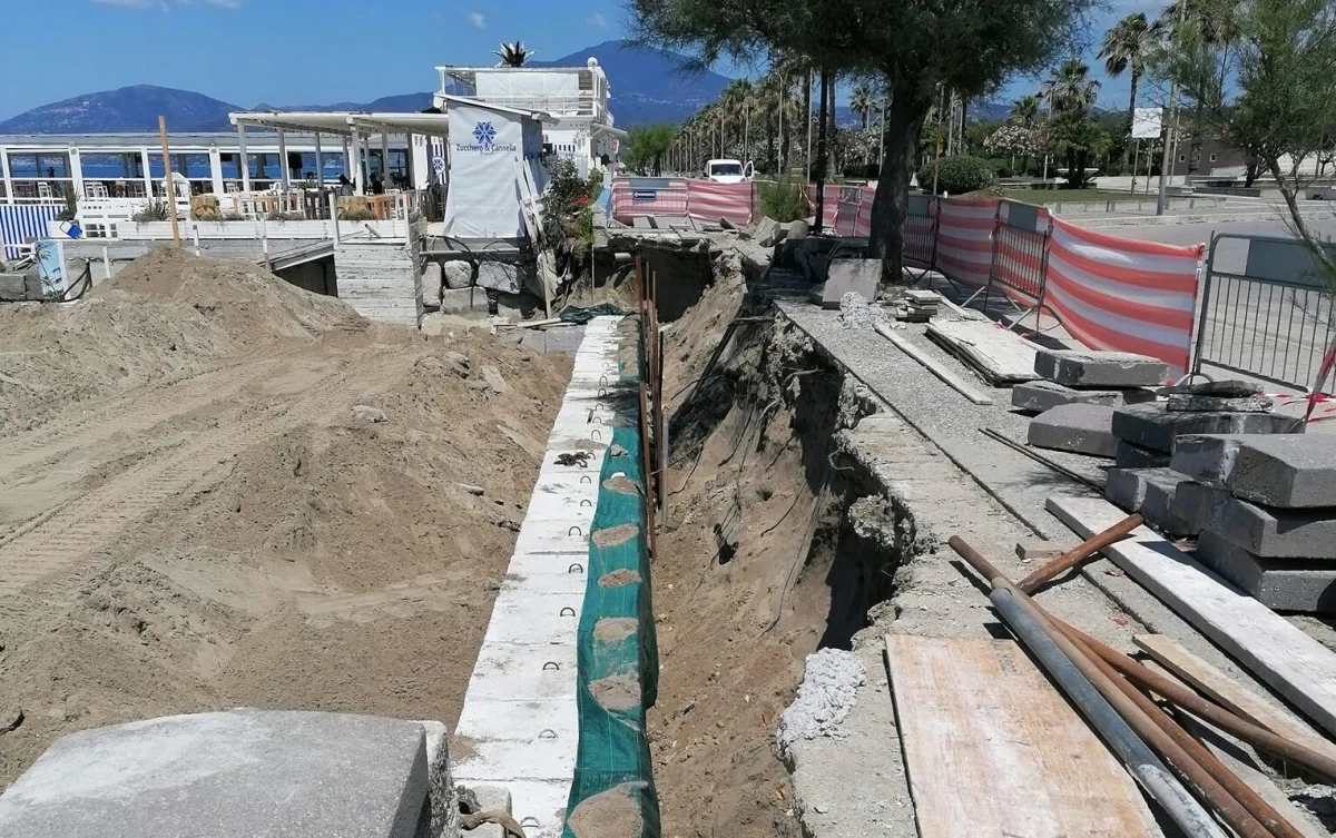 Erosione costiera: danni ingenti ai lungomari di Ascea e Casal Velino
