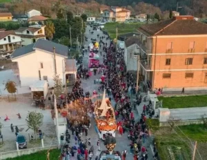 Albanella senza vigili: il carnevale itinerante non si ferma nel paese
