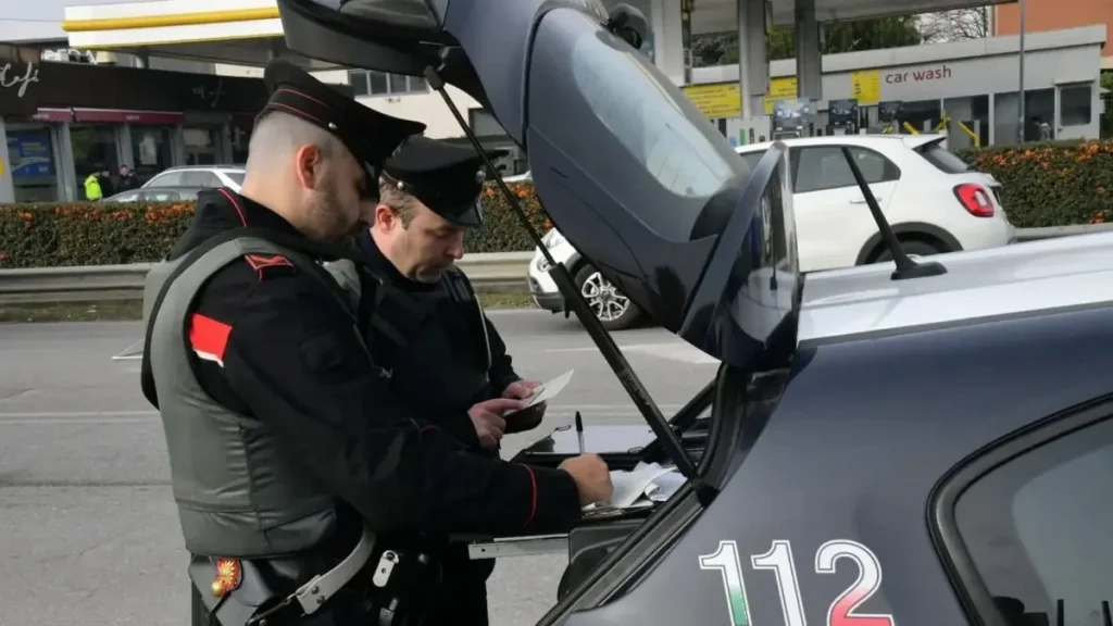 Fuga da posto di blocco a Nocera Inferiore: indagini in corso