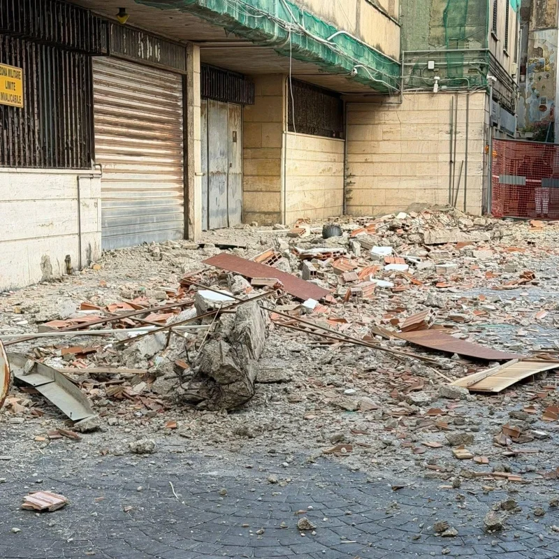 Crollo un muro a Marina di Vietri sul Mare: nessun ferito