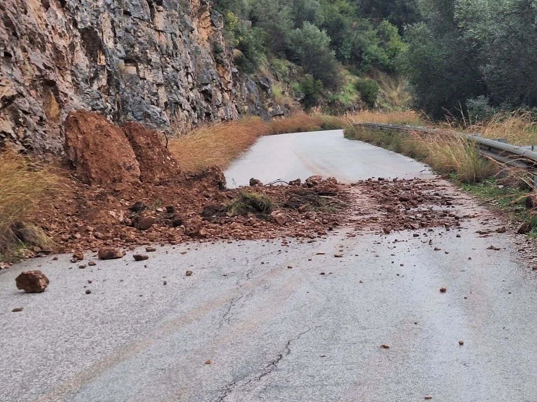 Maltempo a Giungano: muro cede sulla sp137, area già attenzionata dalla provincia