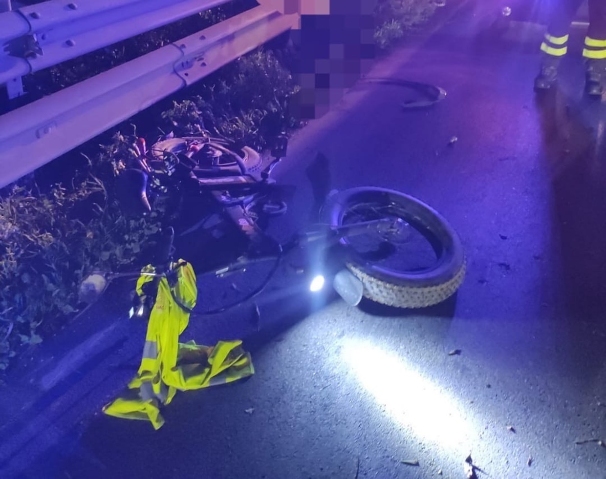 Travolto sulla statale 18: muore ciclista 20enne, è caccia all’auto pirata