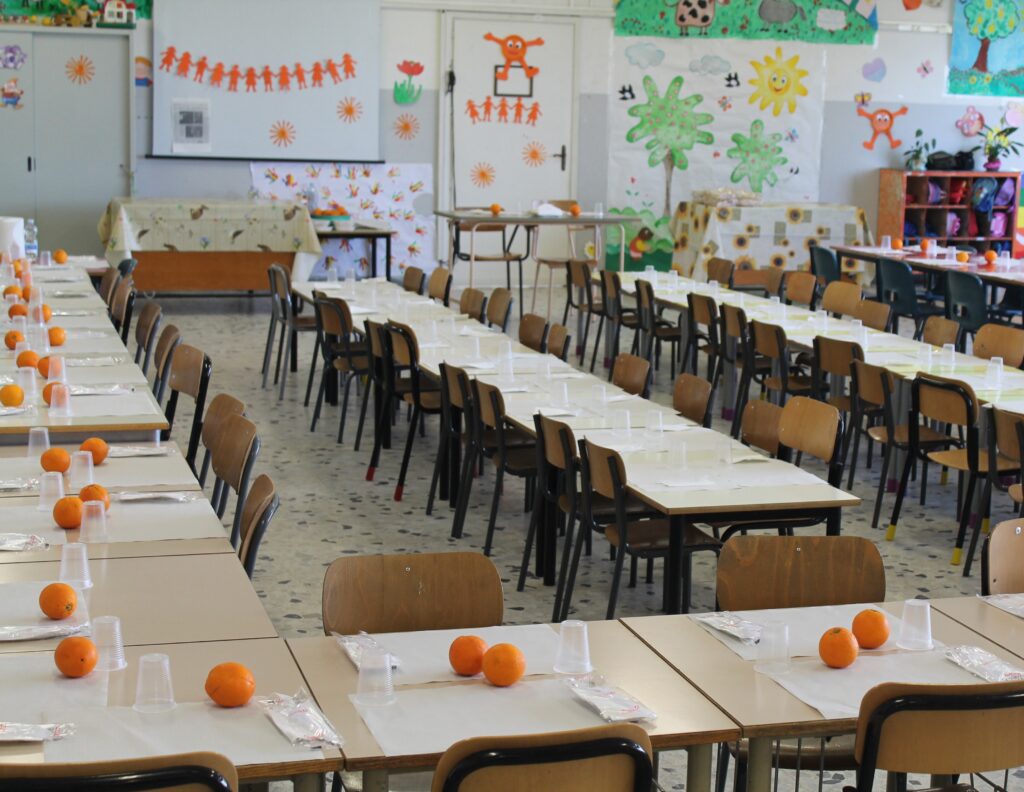 Sant’Arsenio, sospetta intossicazione alla mensa scolastica: bambini con enterite