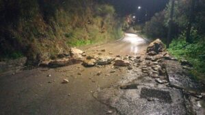 Maltempo e dissesto, la provincia di Salerno nella morsa delle frane: emergenza nel Cilento