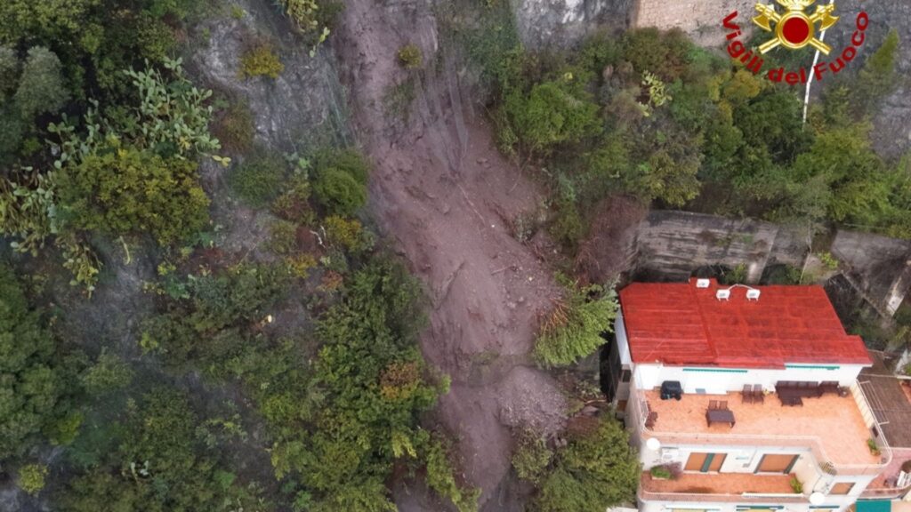 Frana a Vietri sul Mare: sgomberate cinque famiglie, chiusa la SS163