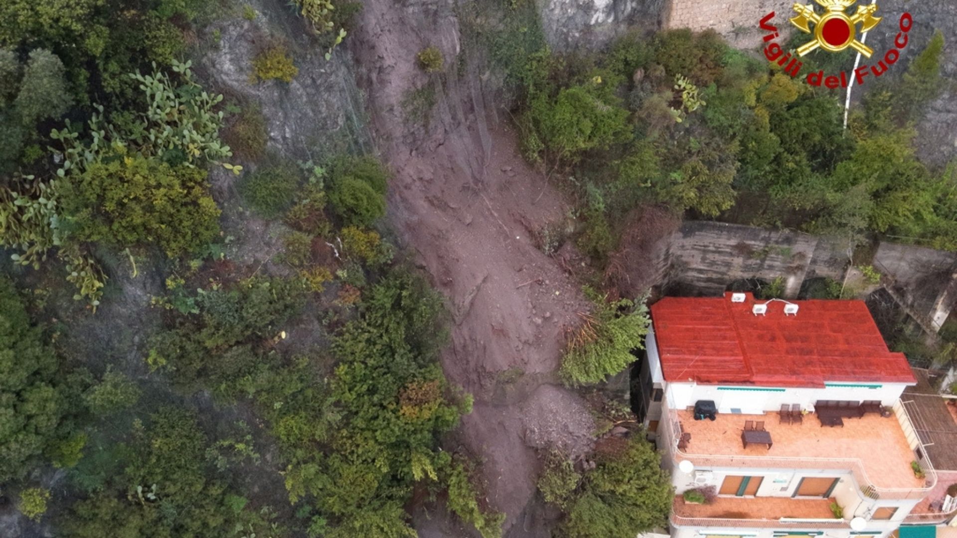 Frana a Vietri sul Mare: sgomberate cinque famiglie, chiusa la SS163