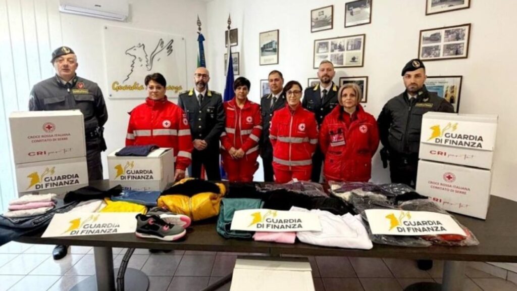 Sequestro anticontraffazione, la Guardia di Finanza devolve i capi in beneficenza