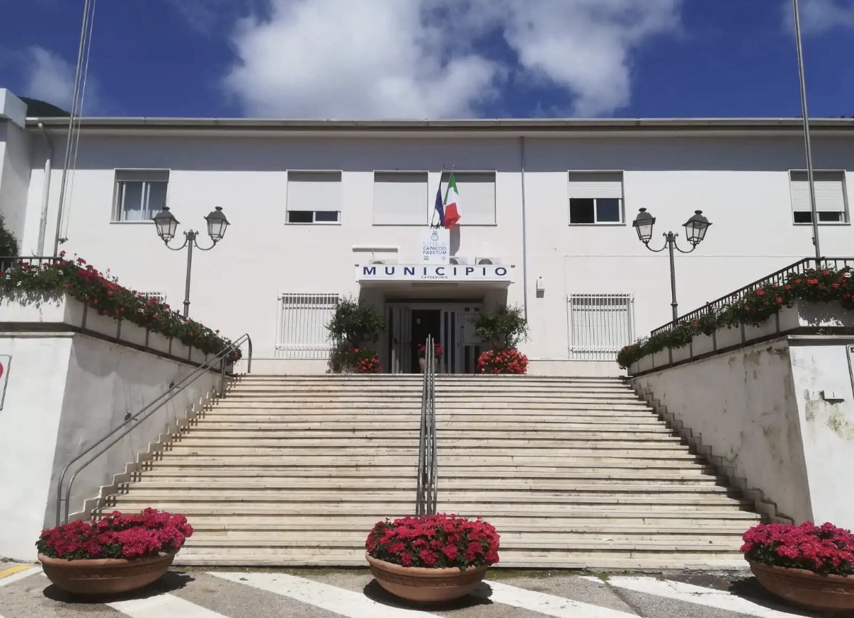 Capaccio Paestum, l’opposizione: «Stop all’alcol dopo l’una, errore del sindaco»