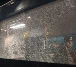 Tensione fuori dallo stadio: lanciata una bottiglia contro una navetta dei tifosi della Salernitana