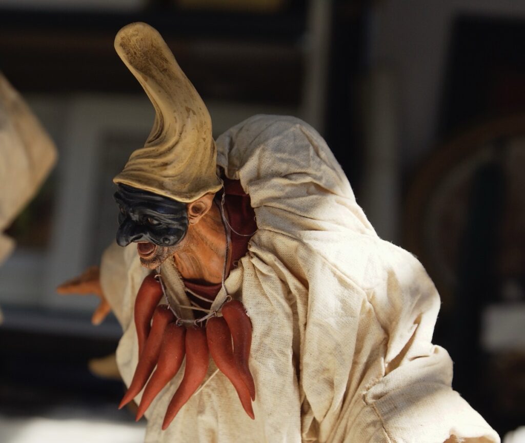 Maschere e costumi del Carnevale in Campania: tra storia, teatro popolare e riti dal Cilento al Sannio