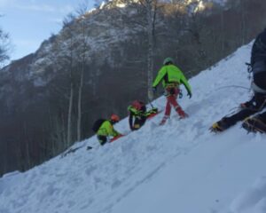 Paura in montagna: alpinista precipita sul Monte Cervati, salvato dai soccorsi
