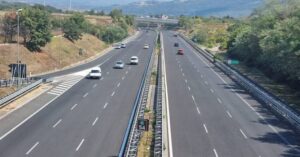 Auto contromano sull’A2: intervento lampo della Polizia Stradale