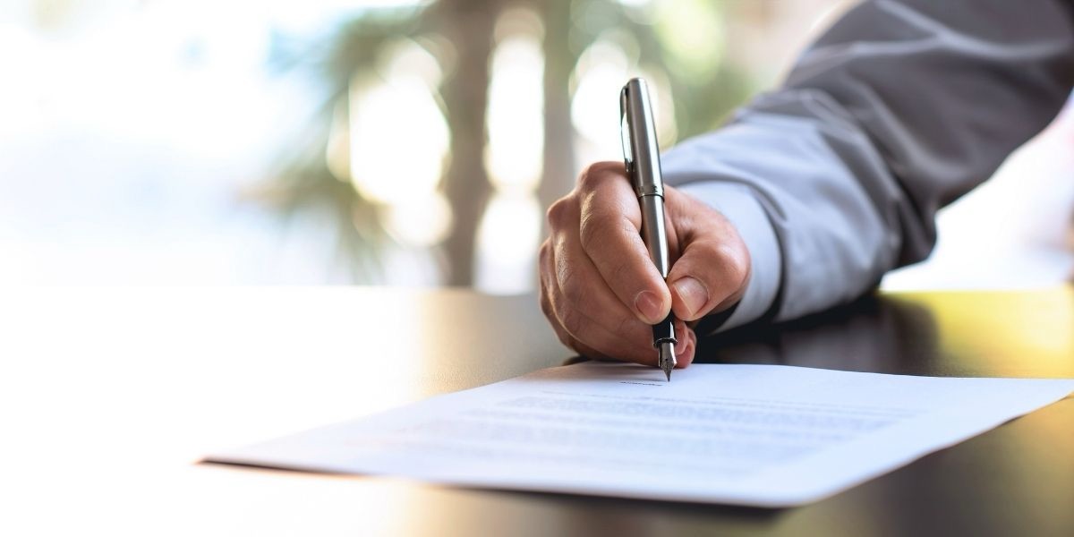 Voglio presentare una querela senza farmi assistere da un legale: posso farlo?