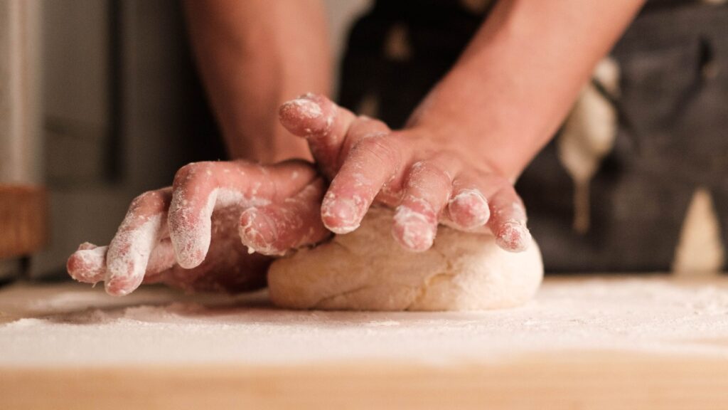 Slow food domestico: cucinare è il nuovo lusso quotidiano