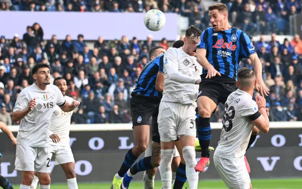 Atalanta in rimonta sul Napoli: 2-1 a Bergamo, decide Samardzic nel finale