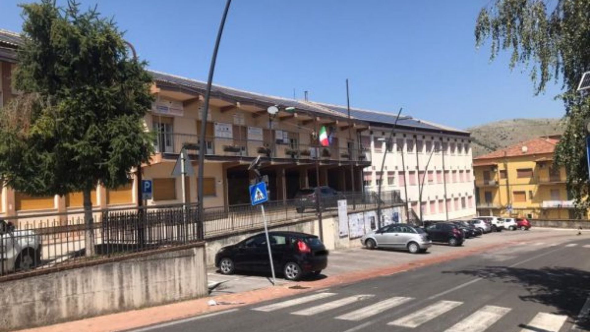 Sassano, disinfestazione straordinaria a scuola per la presenza di formiche