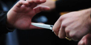 Salerno, lite tra minorenni a pochi passi dalle scuole: spunta un coltello