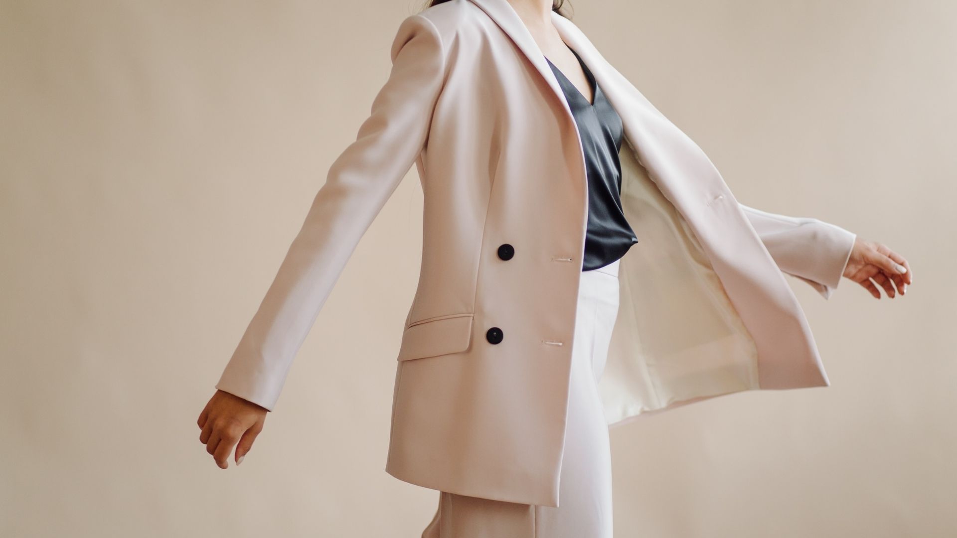 Moda essenziale: come costruire un guardaroba che dura negli anni