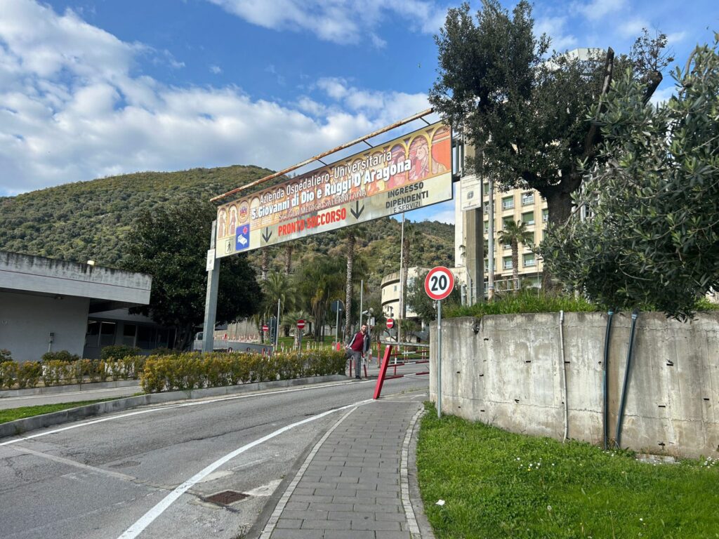 Salerno, muore al Ruggi il paziente colpito da scabbia: escluso il legame diretto con l’infezione